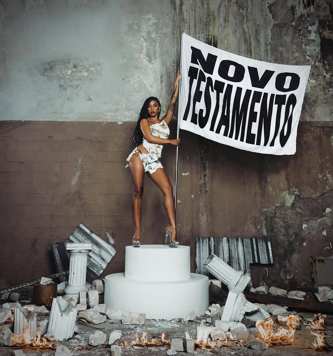 NOVO TESTAMENTO 🏳️

com carinho, marcamos aqui a nossa participação na nova era da diva @ajuliacosta na construção visual da capa do novo álbum. Direção de Arte por @_ionemaria e na Produção de Objetos @owillianmeira, mais um brilhando juntos! Apreciem ⭐️

FICHA TÉCNICA 

Direção Criativa: Jaqueline Leal, Loyal @jaqueloyal
Fotografia e Tratamento: Mateus Aguiar, @mateusaguiar
Assistente de Fotografia: Diego Rodrigues @diegorodriguesph
Coordenação de Projeto: Kelen Lima @kelen.lima
Produção Gera