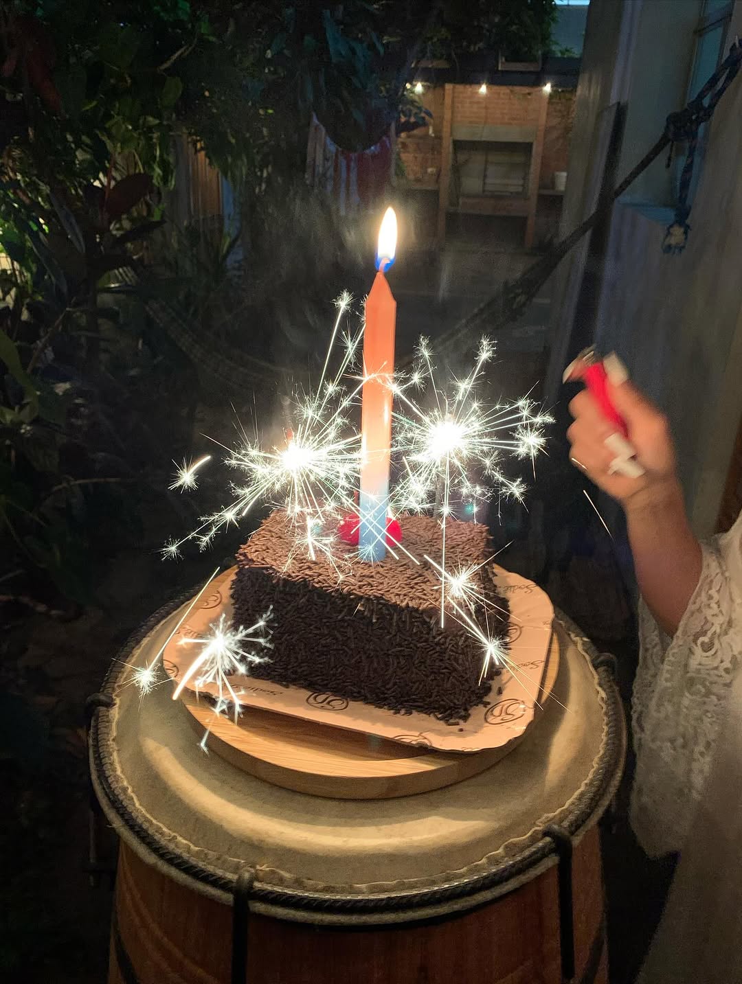 🌞🌞🌞🍀🍀🗝️🗝️💎💎🎂🎂🎨🎨☯️☯️🎈🎈🌟🌟 nascendo por mim ~ lutando por mim ~ torcendo por mim ~ voando por mim ~ dançando por mim ~ brincando por mim ~ plantando por mim ~ colhendo por mim ~ devorando por mim ~ errando por mim ~ perdoando por mim ~ vibrando por mim ~ rezando por mim e por todos.

Nesse ciclo um dos principais exercícios foi: A felicidad no ordinário. Lavar os cabelos, limpar o quintal, organizar o guardaroupa, cortar as unhas, descascar uma fruta com felicidad, primeiro consigo