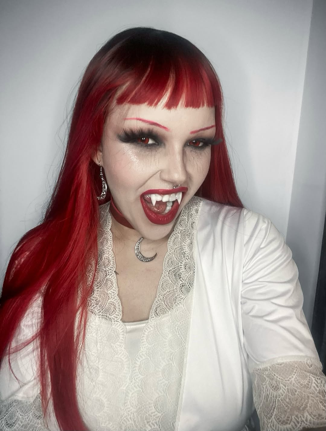 Blood Moon 🌙🩸🍷

🏷️ “CYBESAGI” @cyber_vampire_