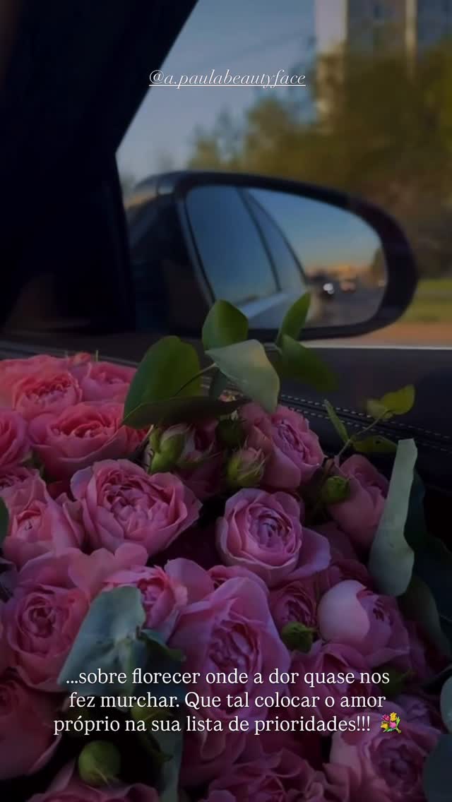 Meu recado é para você, MULHER se olhe com mais carinho.

Talvez você tenha esquecido de se priorizar.
Talvez a correria, a dor ou a decepção tenham te afastado de si mesma.

Mas hoje é o dia perfeito para recomeçar.
Se tocar com amor. Se olhar com gentileza.
Agendar aquele exame. Cuidar do corpo.
Cuidar do seu coração.💓
Você merece um corpo saudável e uma alma leve.
Autocuidado não é sobre estética.
É sobre se lembrar, todos os dias, que você é importante demais para ser deixada por última.

S