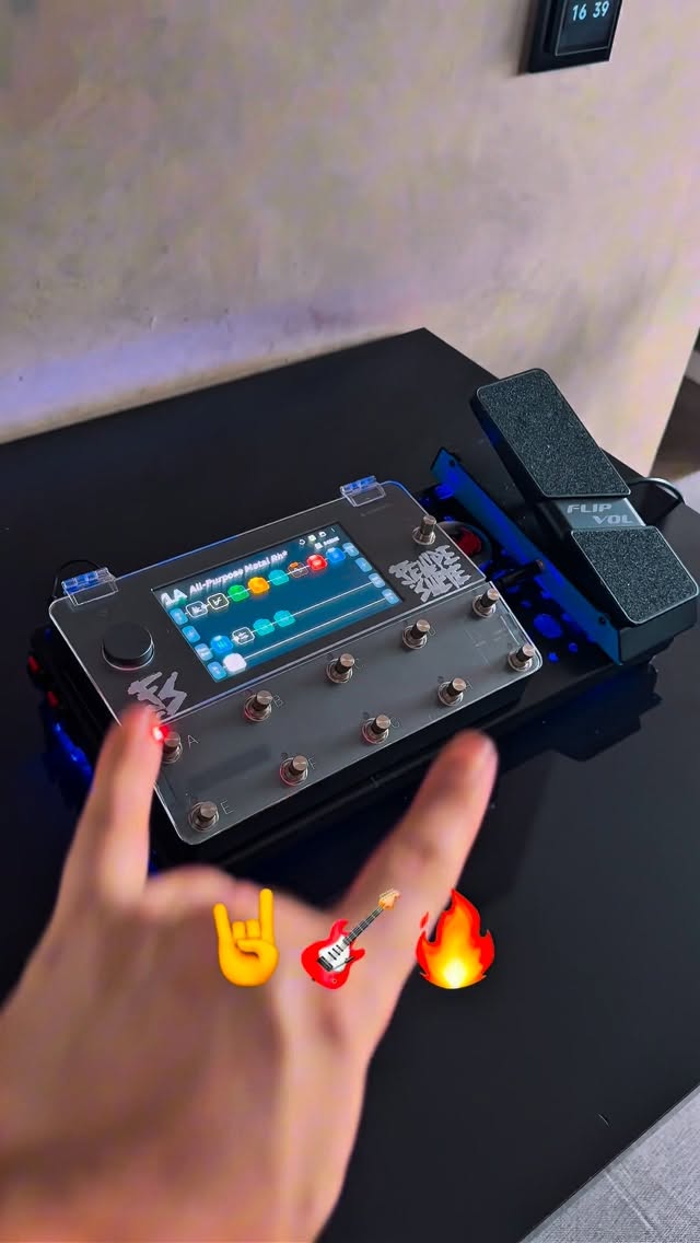 ✨🎸The king of the LED attacks again. Update of my Board pedal with custom acrylic case and RGB LED . Is it beautiful or not? 
@guitarnetworksp 

#neuraldsp #pedalboard #quadcortex #8string #guitarist #guitarrista #guitarplayer #guitarlife #djent #guitarsolo #shredguitar