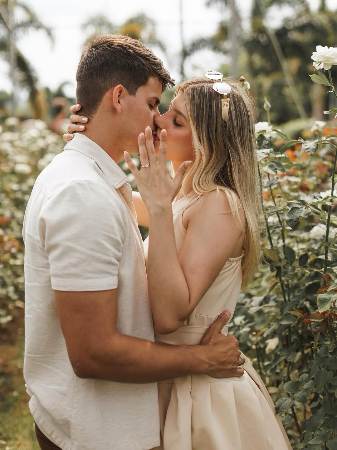 o “sim” mais fácil de todos! 💍
oficialmente noiva do amor da minha vida. 🤍
09.11.25

ph: @fmedit
