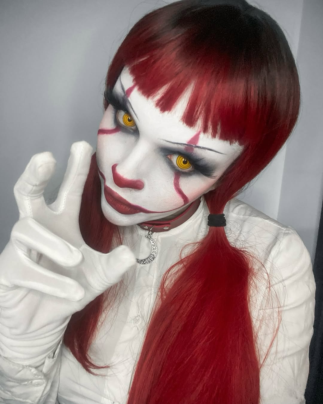 Pennywise 🎪🎈

sem dúvidas o seu acessório favorito pode ser parte da sua fantasia de halloween!! 🎃 

e essa é a choker “Blood Moon”, uma das peças da coleção Exotic Moons, que você encontra na loja @cyber_vampire_, disponível também nas cores branco, preto e azul, para você abusar da criatividade nas suas produções aterrorizantes 👻

🏷️ cupom “CYBESAGI”