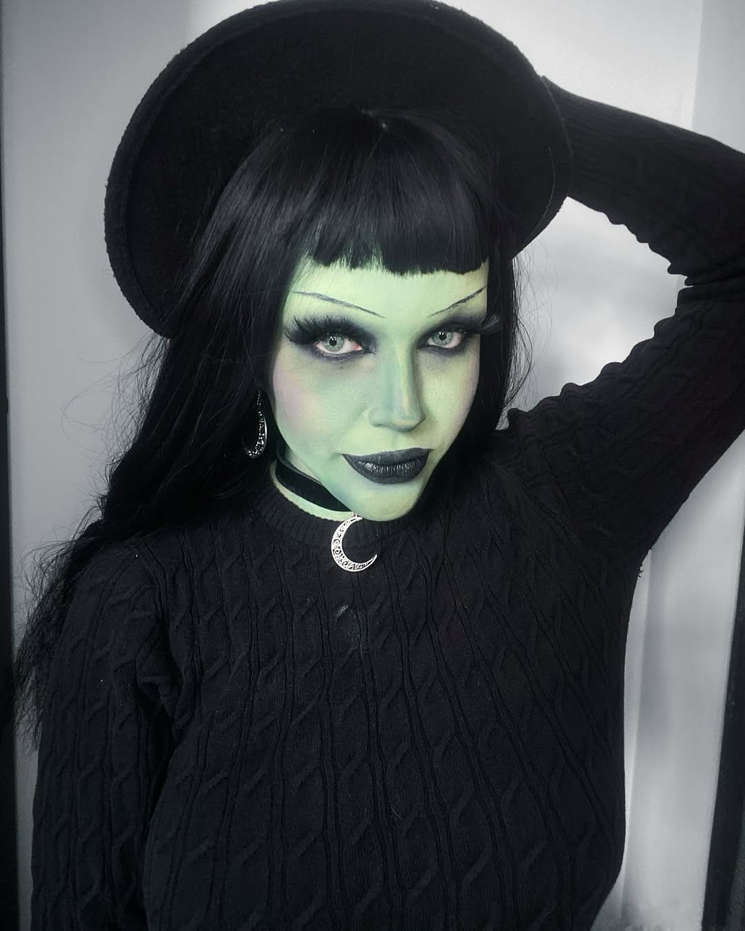 Witch 🧹🔮✨

Os acessórios Silver Moon e Mystical Moon da @cyber_vampire_ não podia ficar de fora desse halloween!! 🎃 

Esse conjunto bruxesco carrega consigo uma aura mística e exótica do universo, criado para despertar a magia da noite e iluminar o seu estilo sob todas as fases da lua. 🌙

Não deixe de adquiri-lo com desconto:
 🏷️ CYBESAGI, disponível também na shopee! ✨