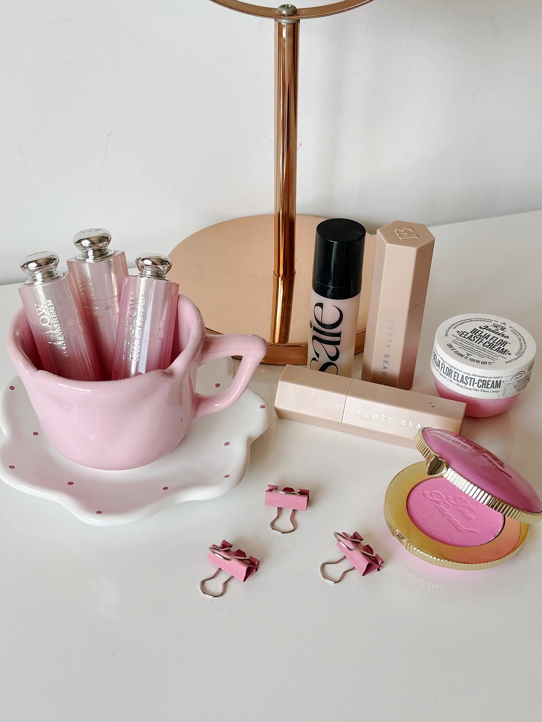 some sof pink for this gloomy sunday 

@saiebeauty @fentybeauty @soldejaneiro @toofaced 

#pinkpinkpink #pinkwednesday #vanitymakeup #makeup #cutemakeup #ميك_اب #ميكاب #ميكاب_ارتيست #viralmakeup #viralbeauty #makeupcommunity #makeuptherapy #softgir| #softgirlaesthetic #makeupgirl #thatgirlaesthetic  #ugccreator #beautyhaul #beautybloggeruk #itgirl #cleangirlaesthetic #londonbeautyblogger #brownmakeup
#mochamousse #autumnbeauty #fallmakeup 
#gisou #yslbeauty #diorbeautylovers