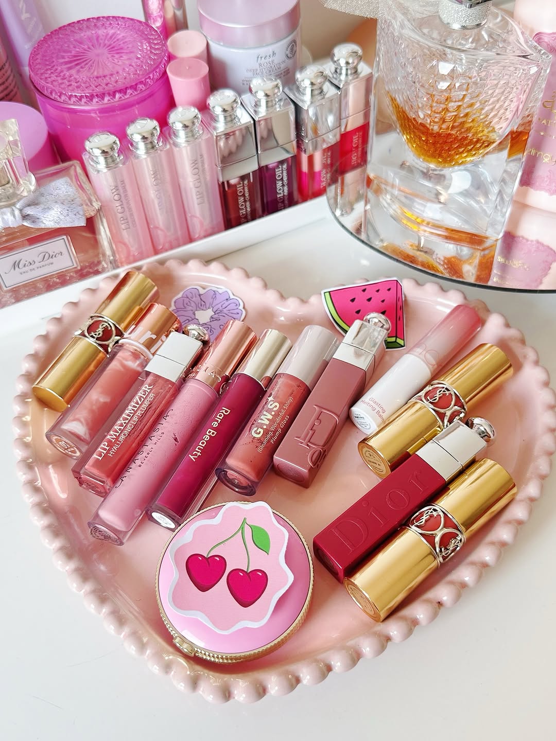 bringing back my iconic pink love plate for pink wednesday 

#pinkpinkpink #pinkwednesday #vanitymakeup #makeup #cutemakeup #ميك_اب #ميكاب #ميكاب_ارتيست #viralmakeup #viralbeauty #makeupcommunity #makeuptherapy #softgir| #softgirlaesthetic #makeupgirl #thatgirlaesthetic  #ugccreator #beautyhaul #beautybloggeruk #itgirl #cleangirlaesthetic
