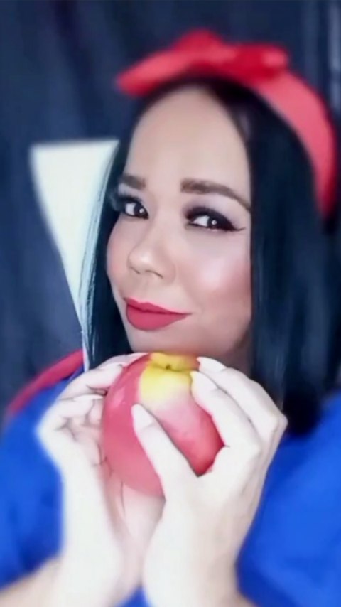 🍎 TBT com essa make de Branca de Neve Zumbi 🧟‍♀️ Nem a Branca de Neve escapou!!!
🍎 Hallowbia no seu feed...