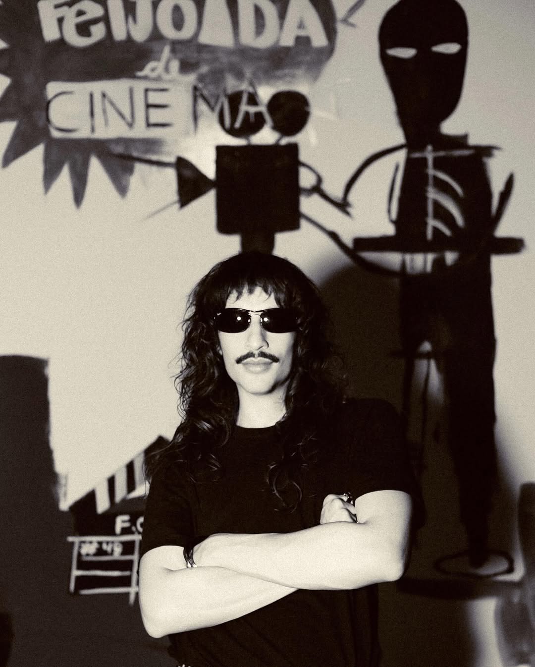 arte, cinema, feijoada e gente feliz 💫
obrigado a todos que fizeram parte da #feijoadadecinema na @academiadefilmes em celebração à @mostrasp 🎞️❤️✨

realização: @academiadefilmes @orbisnucleo 
direção criativa: @erotidesnai @felipesassi 
direção de produção & executiva: @brunabape 
direção de arte: @hhh.mrcr @climacamila 
cenógrafo: @orlandomachion 
pintura de arte: @claraletizia_ @liaballak @orlandomachion 
direção de fotografia: @dusaldanha 
elétrica: @nataliapilati @kaio.firmino 
design AI 