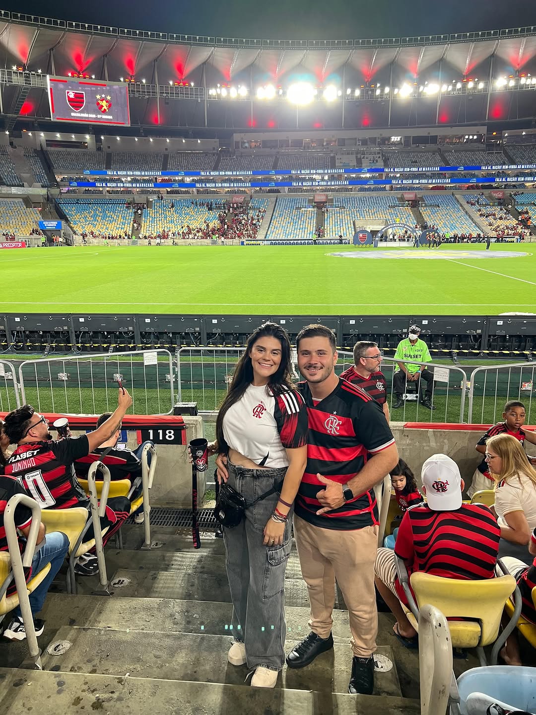 Um dia de RJ e mengo🖤👫🏻❤️

#rj #flamengo #casalflamenguista #maracanã #errejota #mengo #selaron #escadariaselaron