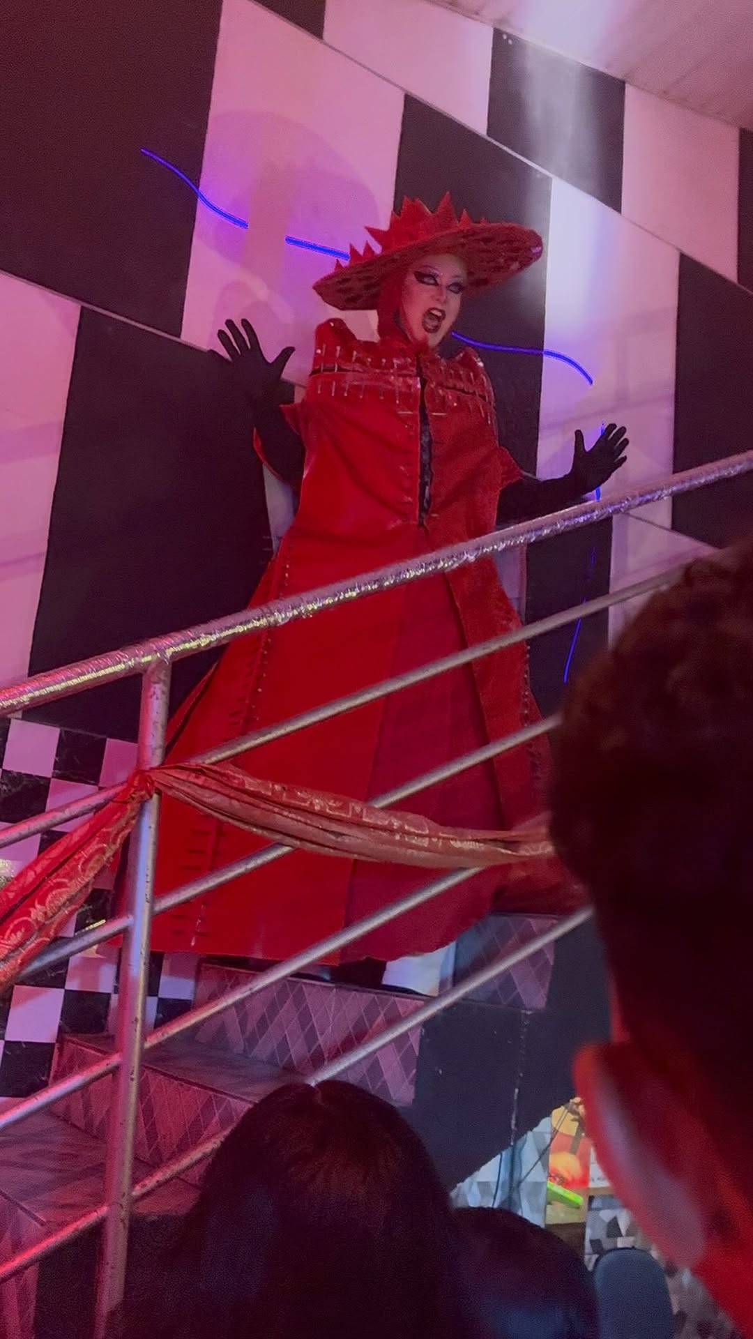 A.B.R.A.C.A.D.A.B.R.A 🧙‍♀️
Essa foi mais uma performance, feita na festa Papai noel era um saco: edição Lady Gaga é brega funk, dos nossos grandes promotores @joaomarciomota e @netoportelamakeup 
Como sou compromissada, mesmo medicada e com sintomas ainda fiz meu Máximo 🦾🏳️‍🌈
Gratidão a todos 😍❤️
.
.
.
#Ladygaga #abracadabra #ladyinred #drag #dragqueen #makeupartist #makeup #dragrace #dragracebrasil #selfie #wig #beauty #queensofinstagram #top #temporal #viral #challeger #2025
#queen #top #