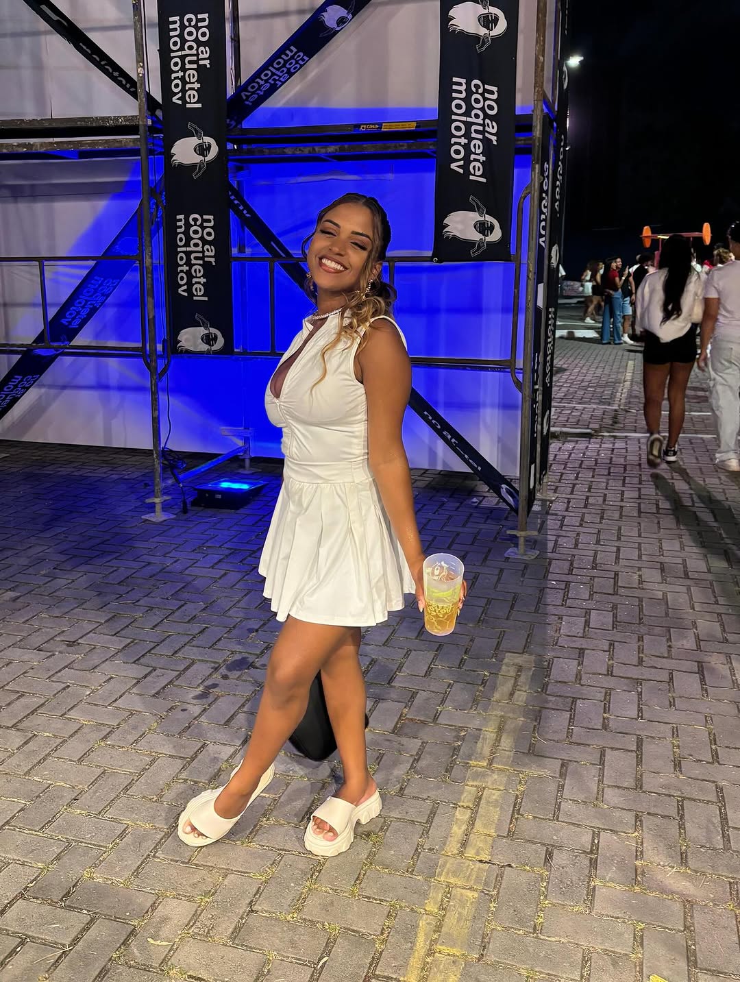 Ela quer ser, ela vai ser
Ela tem que ser famosa ✍🏽