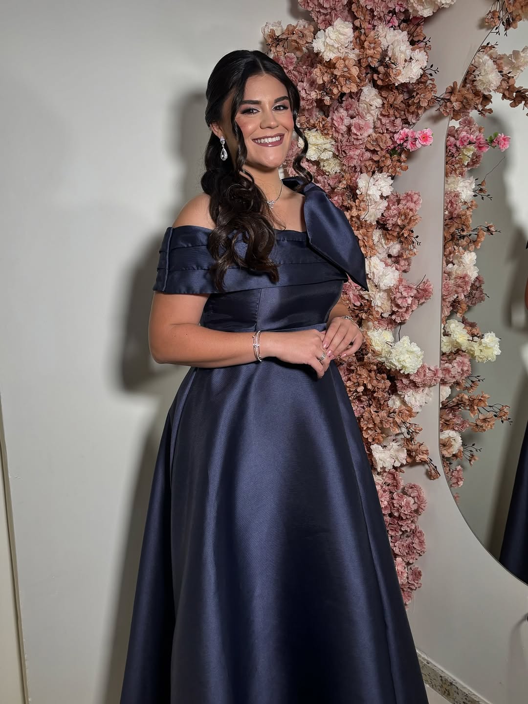 S | A 💍💒
Make e cabelo: @marianapagungbeauty 
Vestido: @helena.zering.atelier 
Acessórios: @crisendringeracessorios 
Unhas: @studio_mariaeduardaschayderb