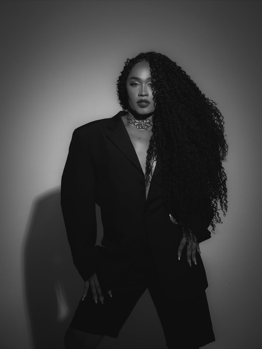 PROJETO PELE PRETA - 2025
A cor que Habita no Preto e Branco.

Honramos a força feminina que se levanta, resiste e ilumina. Cada olhar carrega história, cada pose reafirma identidade. Que a Consciência Negra siga sendo voz, memória e movimento. ✊🏾

Fotos por @click.80