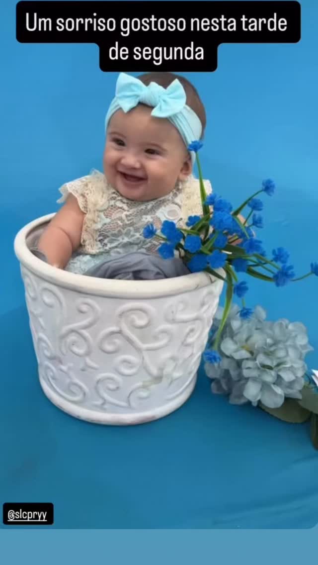 Um sorriso desse para melhorar sua tarde
#mesversário
#babygirl #maternidade bebes