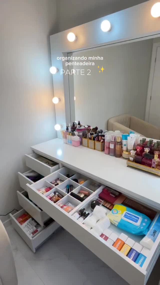 Parte 2 | organizando minha penteadeira 💗

#penteadeira #organizandoapenteadeira #asmr #organizaçāo