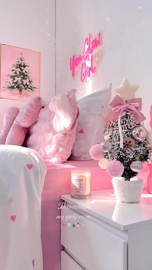 December magic loading… decorating my room for Christmas ✨🎄❄️🎀

O fone é da loja @bettdow.br ☃️

#decorating #decoration #pinter #december #pinterest #christmas