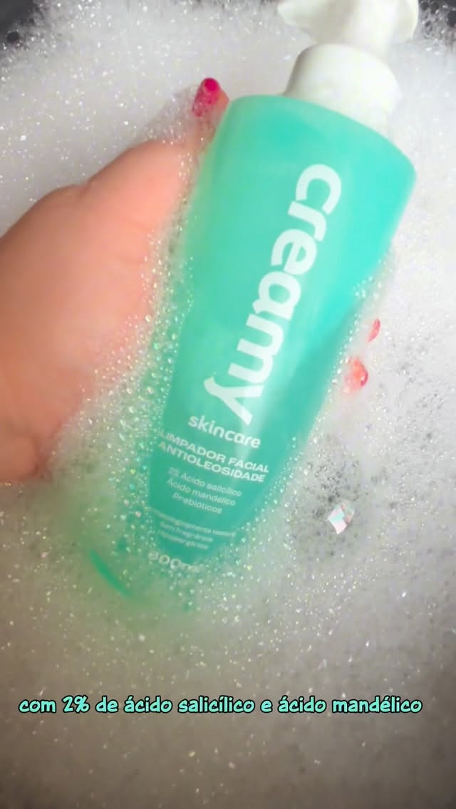 24h de controle de oleosidade, limpeza eficaz que combina ciência e tecnologia! Esse é o Limpador facial
Antioleosidade @creamyskincare com 2% de ácido salicílico e ácido mandélico, obtendo a redução imediata de 38% da oleosidade, isso aqui pra mim tá incrível!!!!
🧖🏼‍♀️🫧🧼🧴✨

#Creamyloversrotina #Creamy #limpadorfacial #rotinadeskincare #skincare