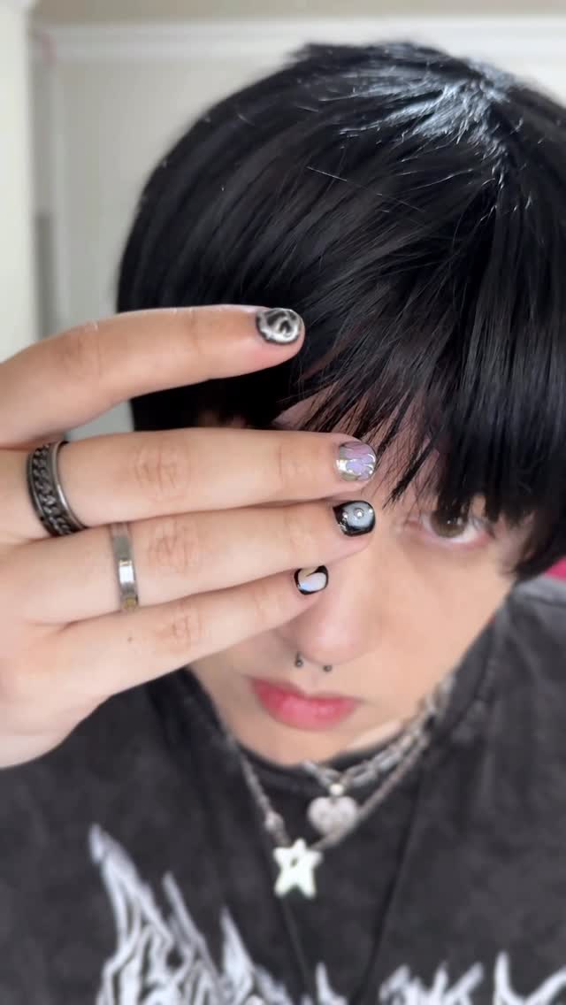 é assim que é fazer as unhas no @mahounonails 😈

a @xululu_o AMASSA ❤️‍🔥

#nailartheaven #nail