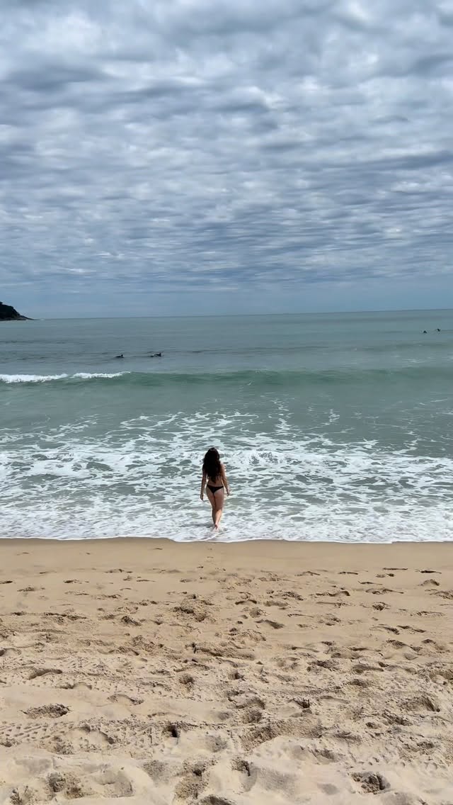 O cabelo que aguenta minha rotina de verdade 🏃🏼‍♀️🌊☀️
•
•
#pantene_d414 #pantene #PanteneBondRepair #publi #cabeloondulado