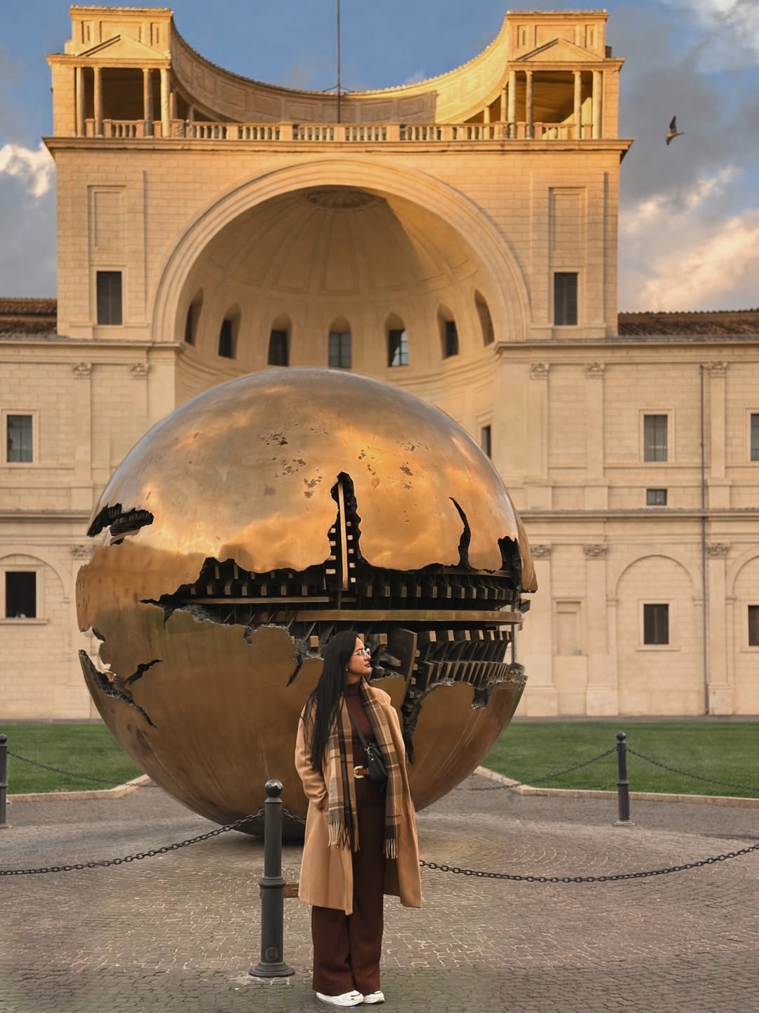 Um mergulho na história da humanidade, onde a arte e o sagrado se tocam. 🖌️🏛️
.
.
.
.
.
#Vaticano #VaticanCity #RomeItaly #eurotrip #PiazzaSanPietro