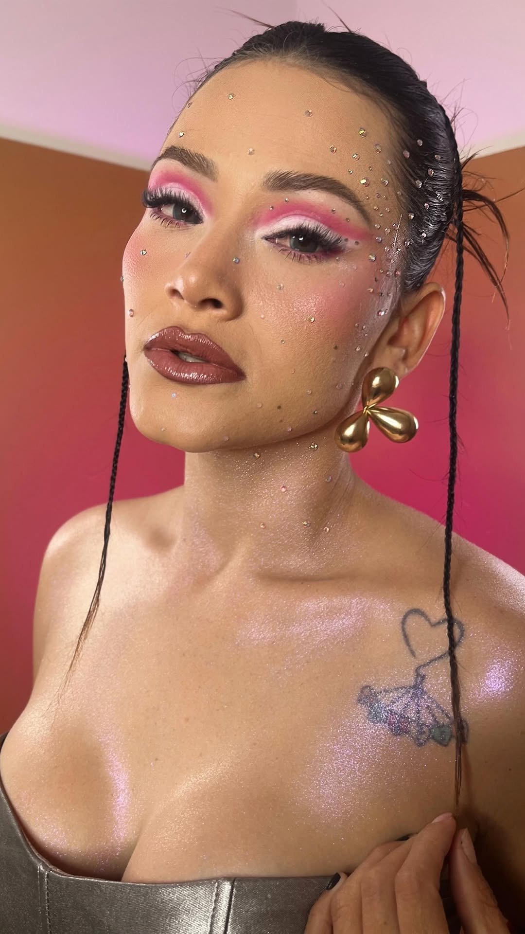 Porque @zaralarsson ?!😅

Será o fim da era Clean Girl gente ?? 
make w/ @espacojeycesaraiva 
penteado w/ @myllahaynnabeauty 
#zaralarsson #fy #explorar #makeup #carnaval2026🎭