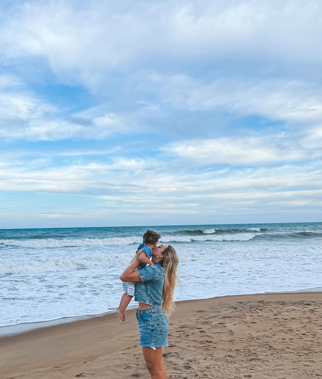 Você chegou trazendo exatamente tudo o que eu mais precisava: amor, carinho, sentido e luz ✨

Meu menino doce, amoroso, meu abraço diário e minha maior força. 

Em você eu encontrei um amor que não explica, só se sente. 

Obrigada, meu Deus, por me confiar um pedaço do céu chamado Gael 💙
.
.
#filho #amordemae #mãeefilho #presentededeus #maedemenino