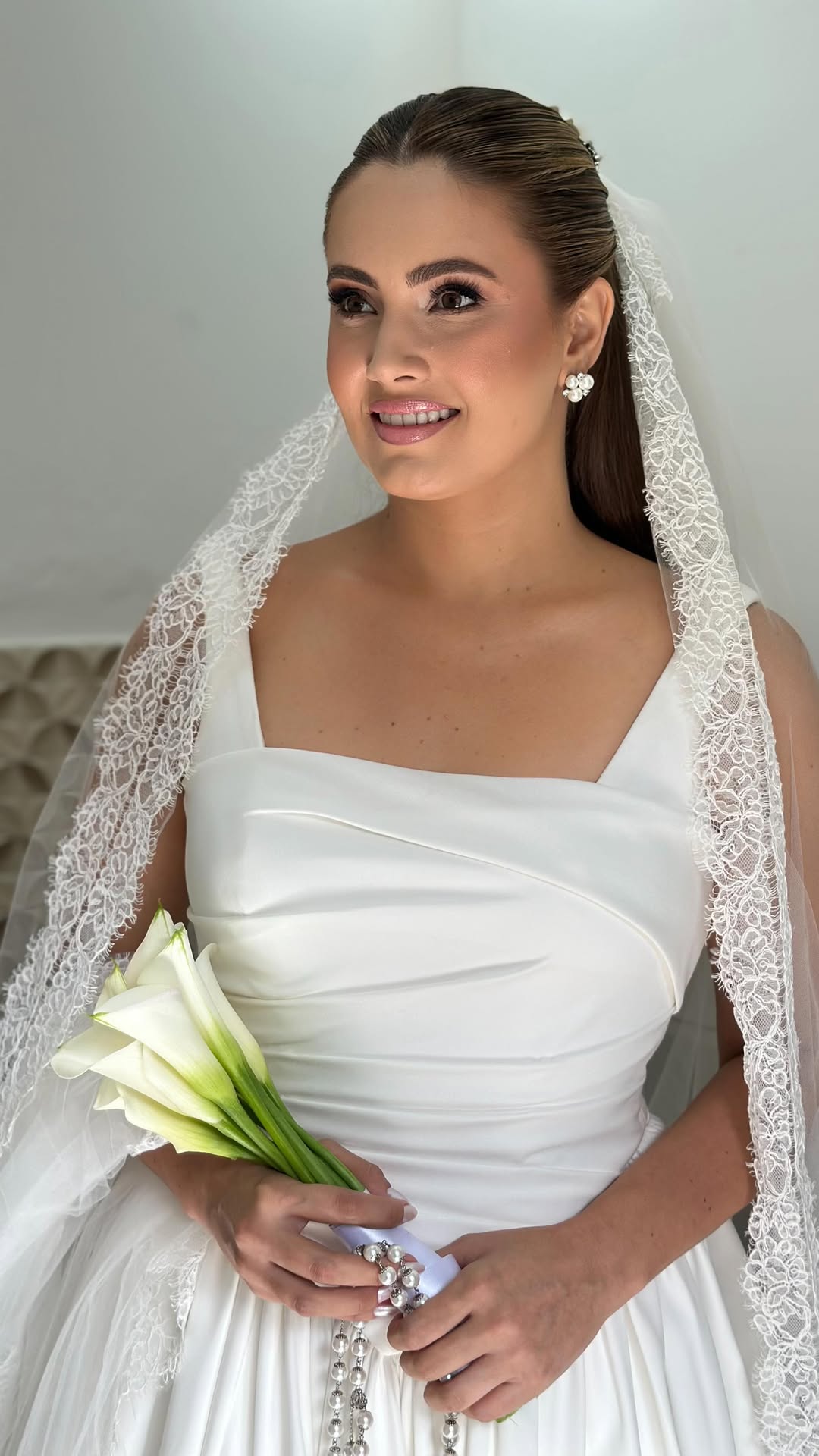 Noiva lindíssima @priscilla.sf 🤍

Hair  @mariadocarmosalon 

#noiva #linda #bride #hair #makeup