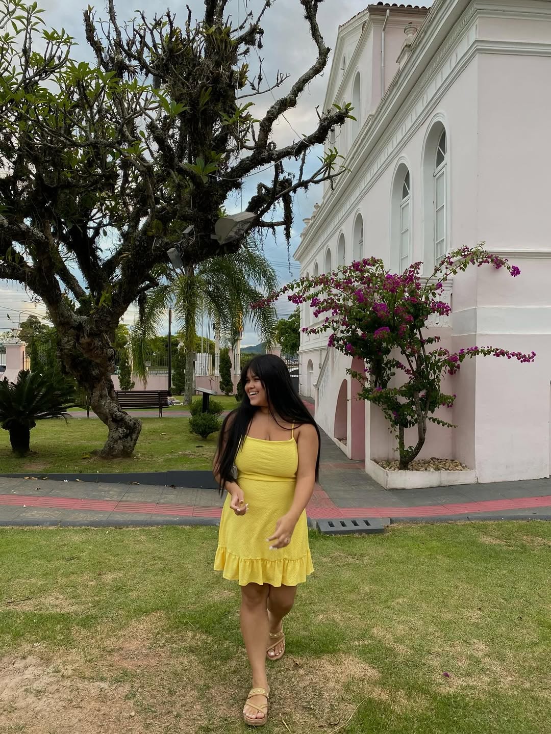 💛🐝🌼🔆🏛️