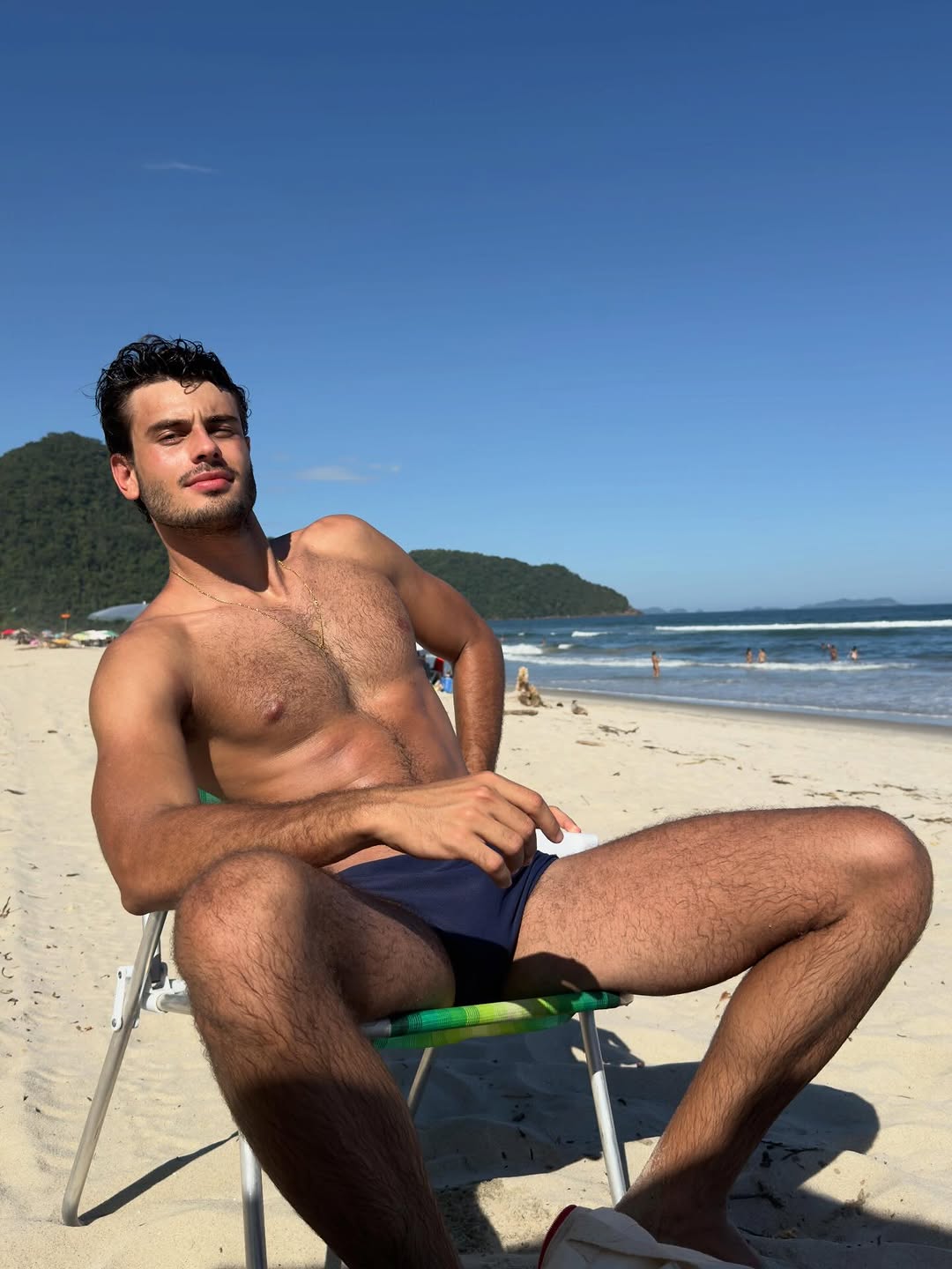 Carnaval modo: 

Baixo cortisol,

na natureza,

vida respirando! 🌞🍀🌴

Quem quis ir para festa foi,

quem quis ir para a paz, foi também!

Sem ditar regra…

Cada um com sua escolha, sendo feliz, ta 10! 😁 

*obs: cervejinha na praia é bom demais, estava relax 😎 kkkkk