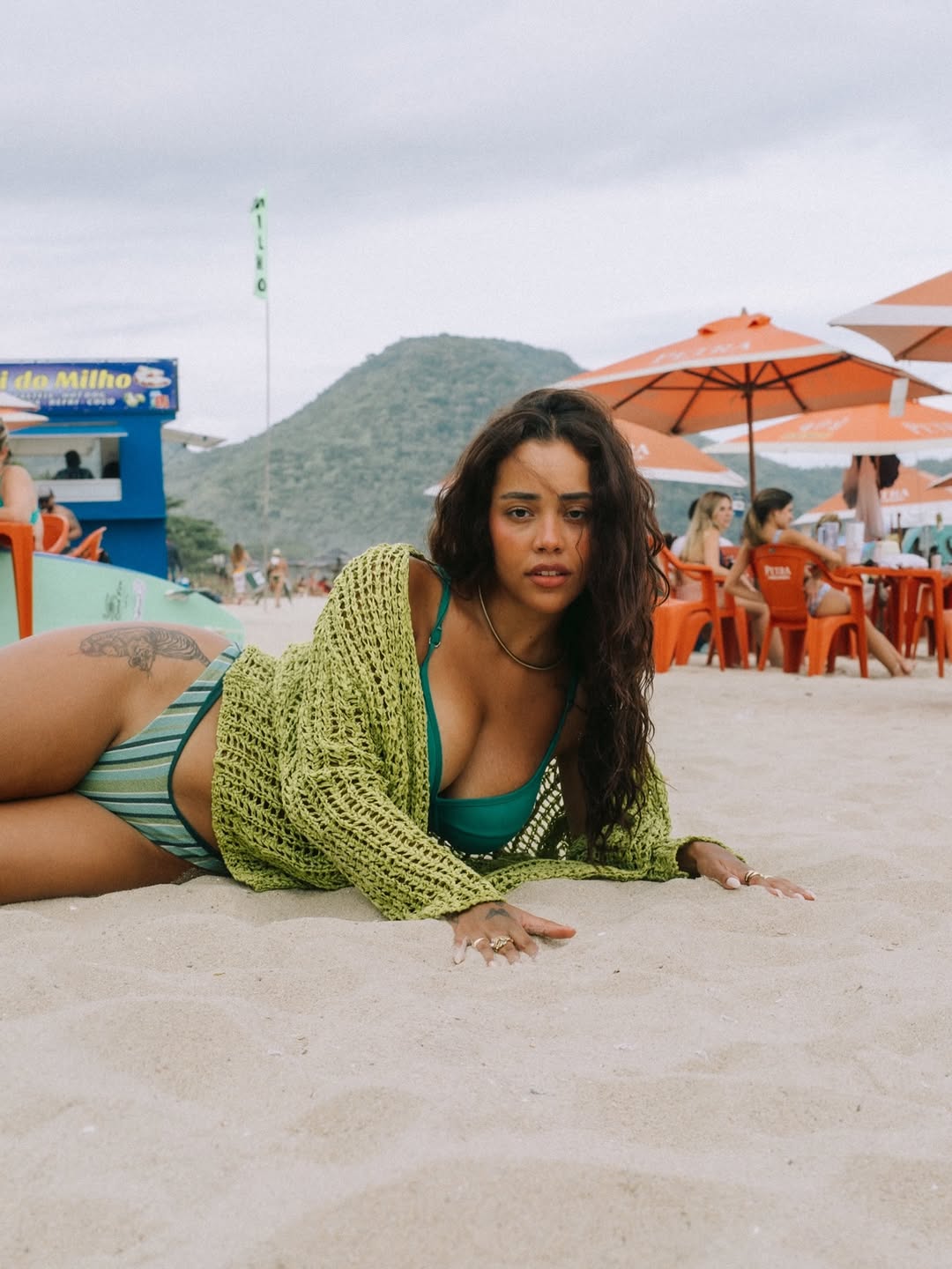 Água suada, pele salgada… 🌺🌊🥥
ph: @claudiazocca_photography