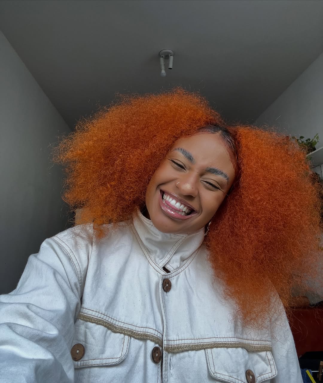 Seja sempre linda e sorrindo, nêga.🧡🦊