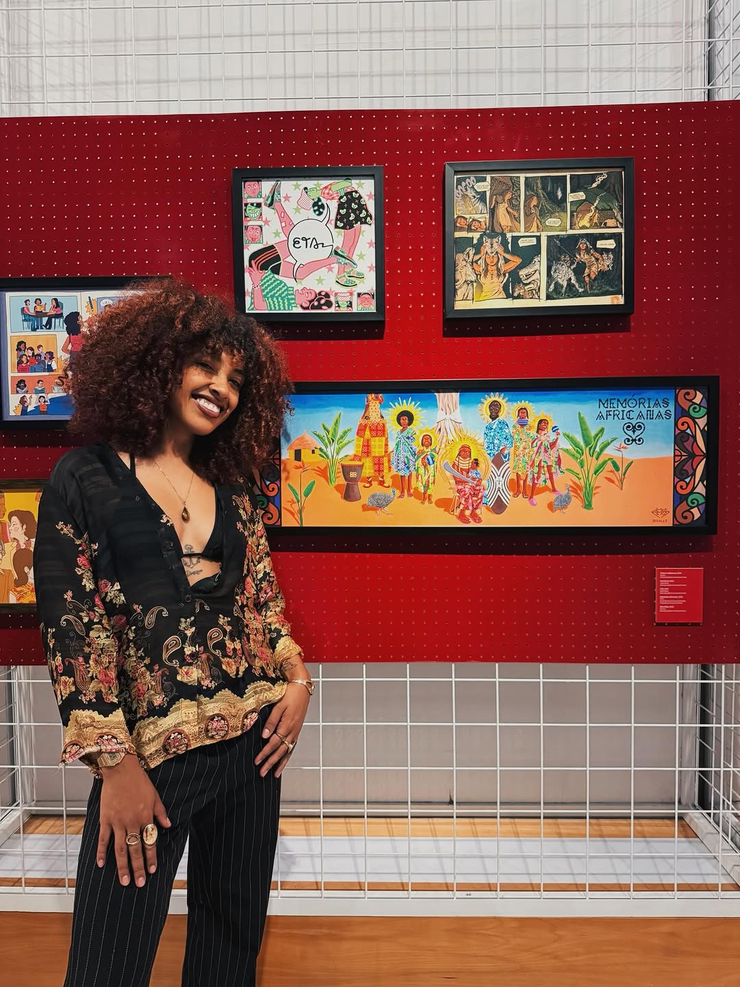 Começando 2026 com o pé direito!✨

Ontem aconteceu no @sescsantoandre a abertura da exposição ‘Acervo de histórias: Fazeres em movimento’ que reúne 44 obras criadas por artistas que passaram pelo Espaço de Tecnologias e Artes (ETA) no decorrer dos últimos anos.
Todas as obras expostas são resultado das oficinas, cursos e ações formativas, porque essa é a essência do  ETA: ser um espaço de experimentação coletiva, onde o fazer manual encontra as tecnologias digitais.
Com curadoria da artista visu