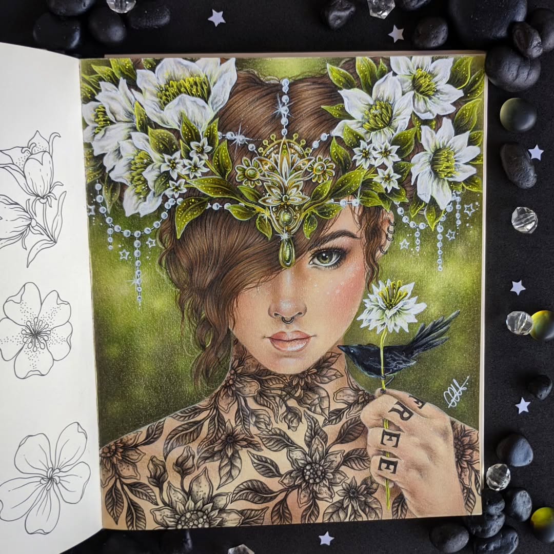 Aroma de flores e de liberdade 🍃✨ Livre ✨🪽 The scent of flowers and freedom 🍃✨ Free ✨🪽
.
Eu sou completamente apaixonado nessa ilustrações, pois foi a partir dela que conheci os livros de colorir da Hanna Karlzon em 2016 💖 Até que em 2019 eu colori essa página pela primeira vez, e agora em 2026 tive a honra de colorir ela novamente, mas dessa vez no livro itinerante da minha amiga @wishmaster.colors 🥰🥹 Eu amei tanto o resultado, é tão emocionante ver essa versão com meu estilo atual e min