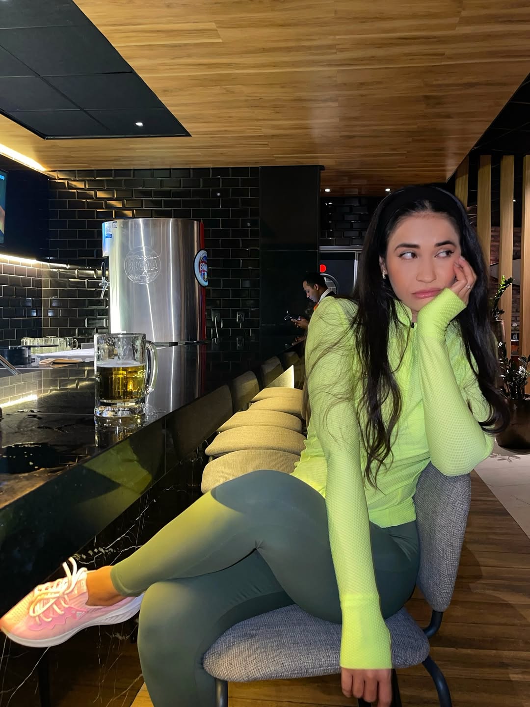 T É D I O ? hahahah aqui não 🙂‍↔️ arrasta pro lado ☝🏻😌.
Aprecio de uma ótima companhia,boas risadas,papos em dia e de brinde um 🍻 e um book 😄.
Amigaaaaa por mais momentos assim tá. 
 @priscillamemoria 🥰