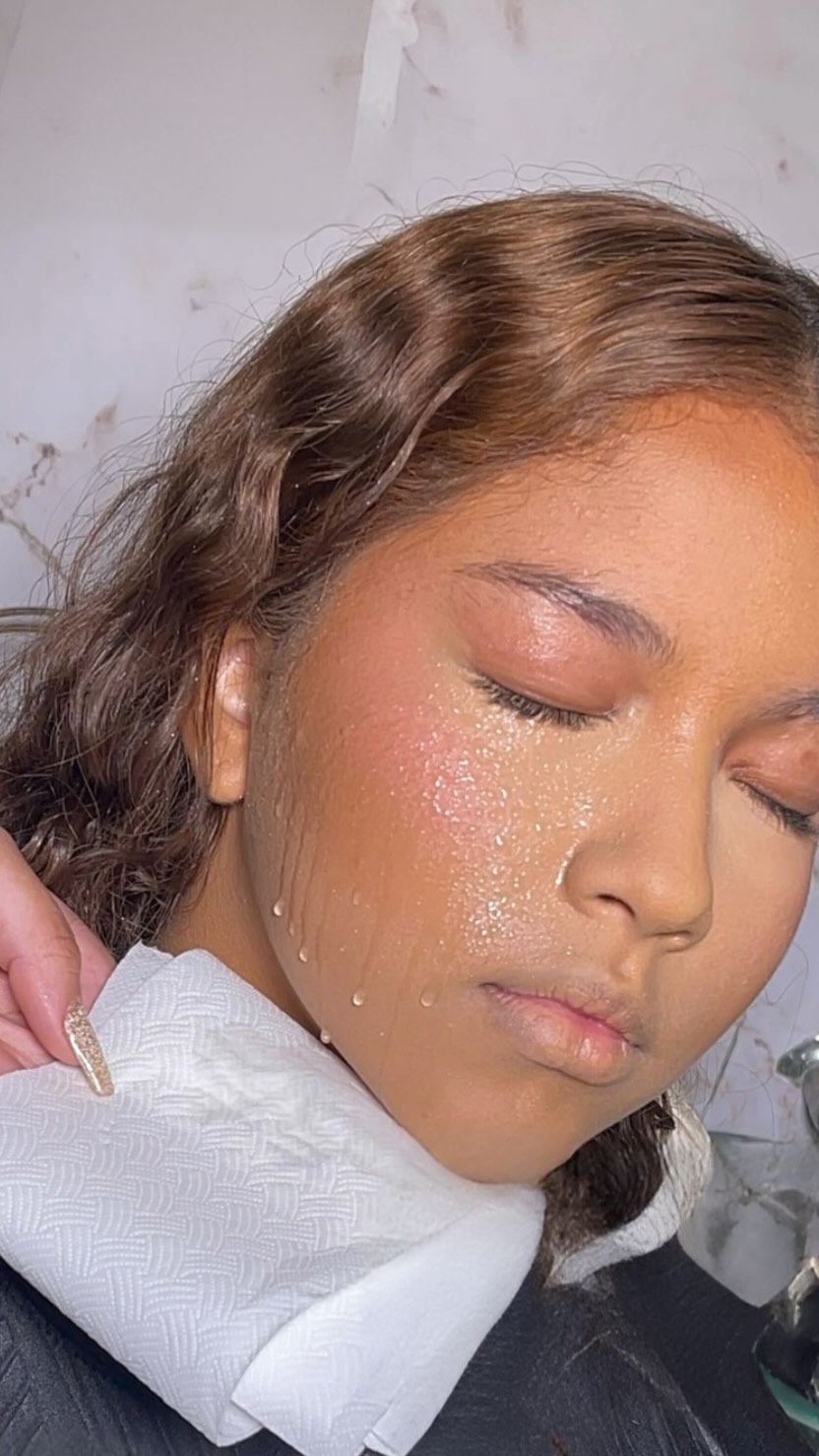 ✨Preparação de pele blindada com técnica, uniformidade e alta durabilidade!✨
.
#makeup #makeuptutorial #peleblindada #maquigemnoivas #maquiagemprofissional