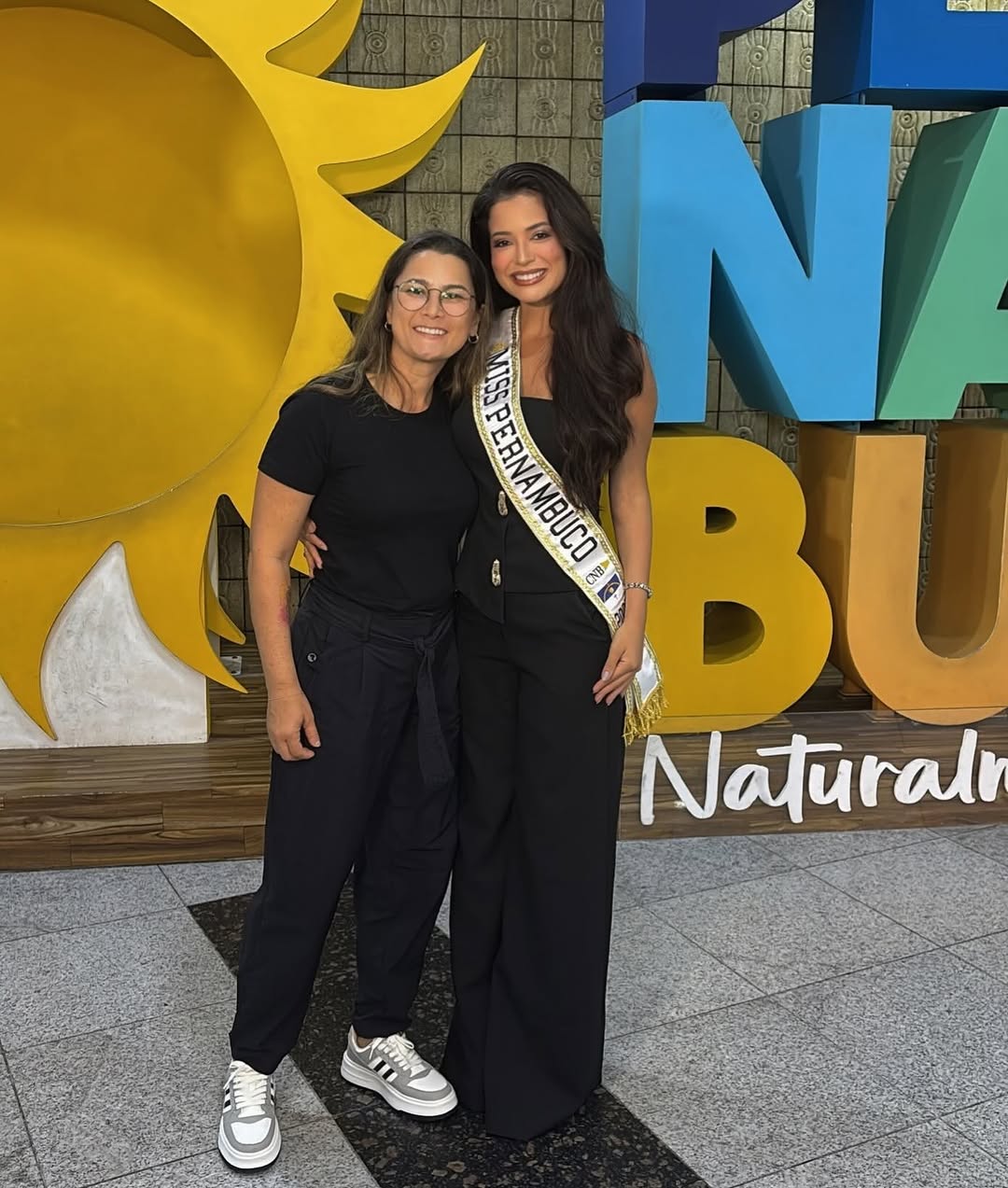 Erivânia, nossa Miss Pernambuco Mundo 2025, sua passagem como Miss Pernambuco foi entrega, verdade e coração. Você honrou o título com leveza, força e uma sensibilidade que tocou todos ao redor.

Como coordenadora do Miss Pernambuco Oficial, me sinto profundamente orgulhosa da mulher e da miss que você foi e é. Você deixou sua marca, construiu uma história linda e inspiradora, e isso ninguém tira. Que o palco do Miss Brasil Mundo 2026 te receba com a mesma grandeza que você ofereceu a Pernambuco