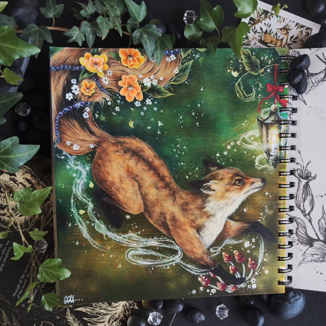 Minha raposinha mágica levando magia por onde passa 🦊 🪄🍃✨My magical little fox spreading magic wherever she goes 🦊 🪄🍃✨
.
Fazer esse colorido foi tão desafiador e divertido 🤭 Dias atrás estava folheando o livro "Ticket To Dreams " e vi essa página que tinha sido colorida, então resolvi reforma ela e usar minha paleta de cores 💚🍃 E uau, eu amei o resultado disso! 
.
Creating this coloring was so challenging and fun 🤭 A few days ago I was flipping through the book "Ticket To Dreams" and s