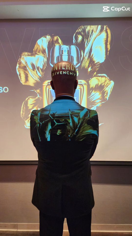 Toujours chez GIVENCHY