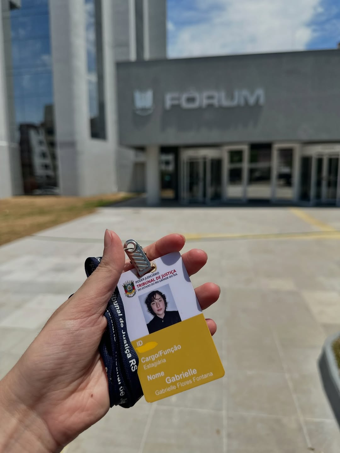 No dia 28/01/2026, encerrei um ciclo muito especial de seis meses como estagiária no Tribunal de Justiça do Rio Grande do Sul, em uma Vara Criminal.

Foram meses de intenso aprendizado, crescimento profissional e pessoal, novas amizades, novos olhares sobre o Direito e sobre a vida, além de oportunidades que levarei comigo para sempre.

Sou profundamente grata por tudo o que vivi, por cada ensinamento compartilhado e por todas as pessoas que fizeram parte dessa caminhada.

Me despeço com o coraç