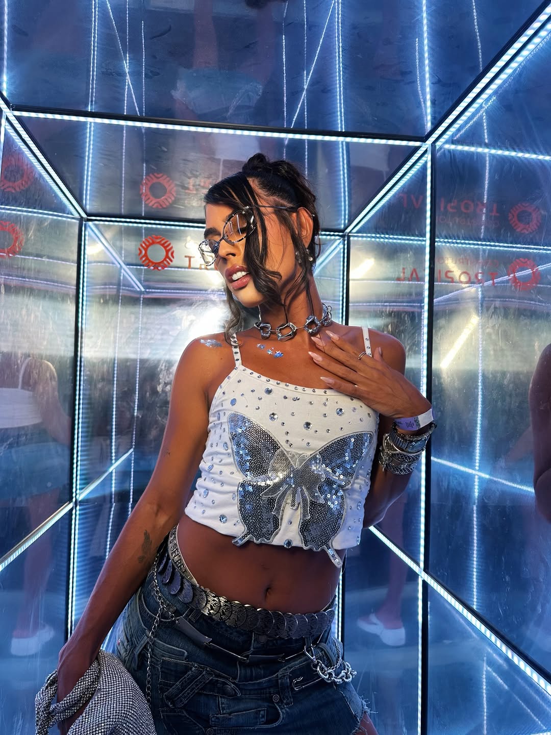 🦋✨🤍

- TEAM -

STYLING: @natalianeila | @___lojaonly___ 
SKIRT: @archivesstg | @renatasantiaago
FOTO/VIDEO @trelofilms | @carlosraimundocabral 

#diy #model #joaopessoapb #foryou #carnaval ✨