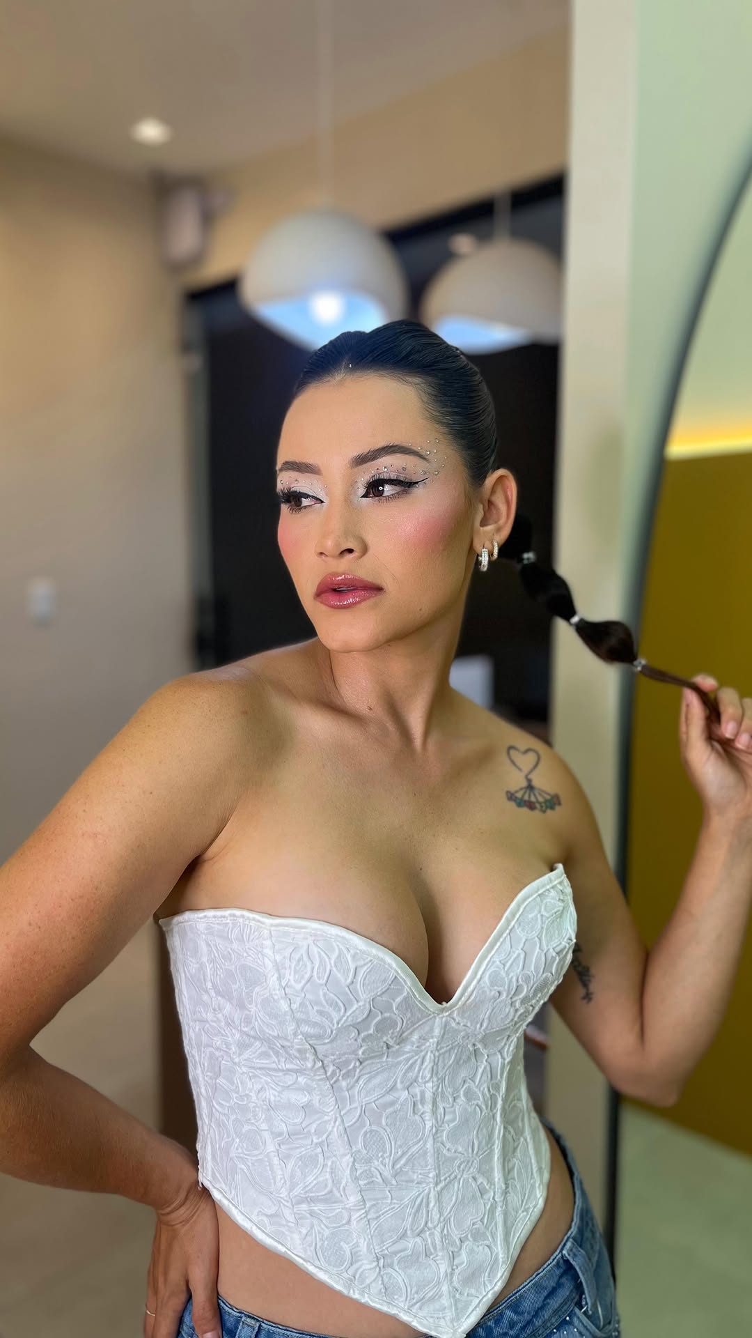 Só porque vocês pediram 😅 
Mais uma inspiração carnaval, mas agora uma mais a minha cara mesmo 🤍✨ 
make w/ @espacojeycesaraiva 
penteado w/ @myllahaynnabeauty 
look @by_labellita