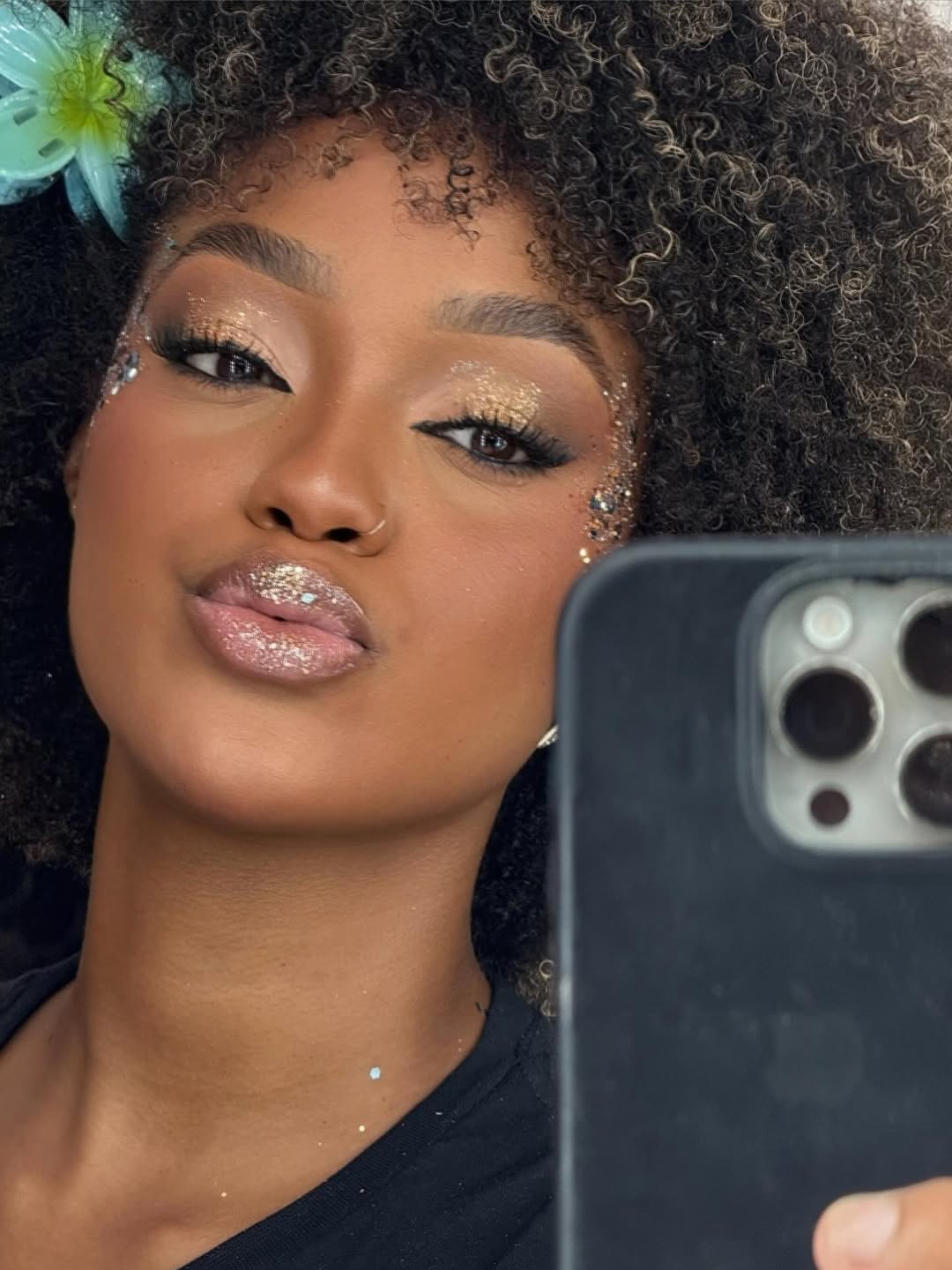 🪩💋✨💄🎉