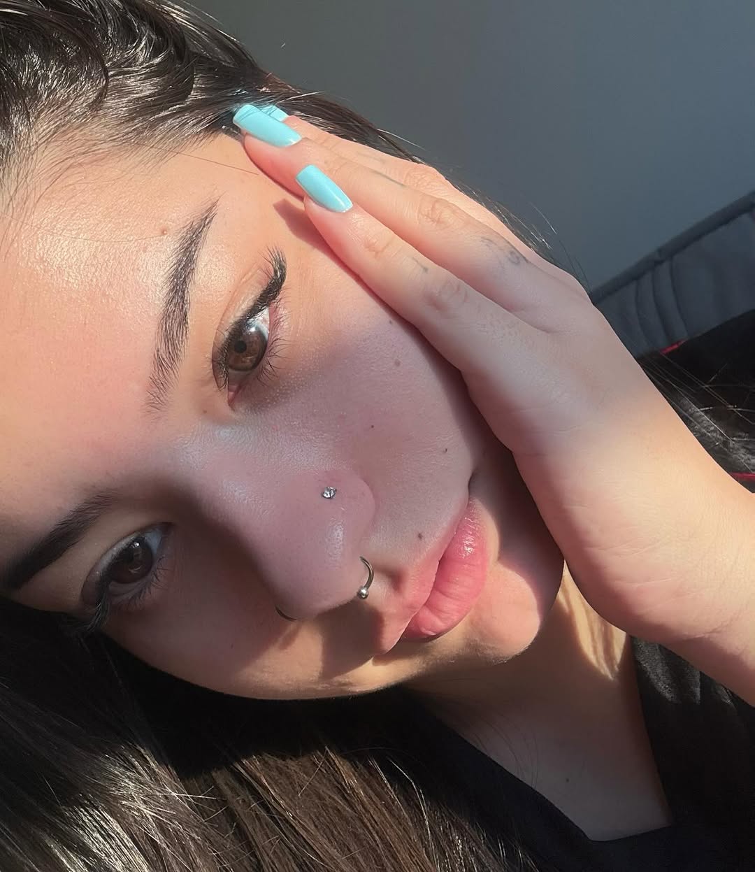 to tipo fallen mirando de longe