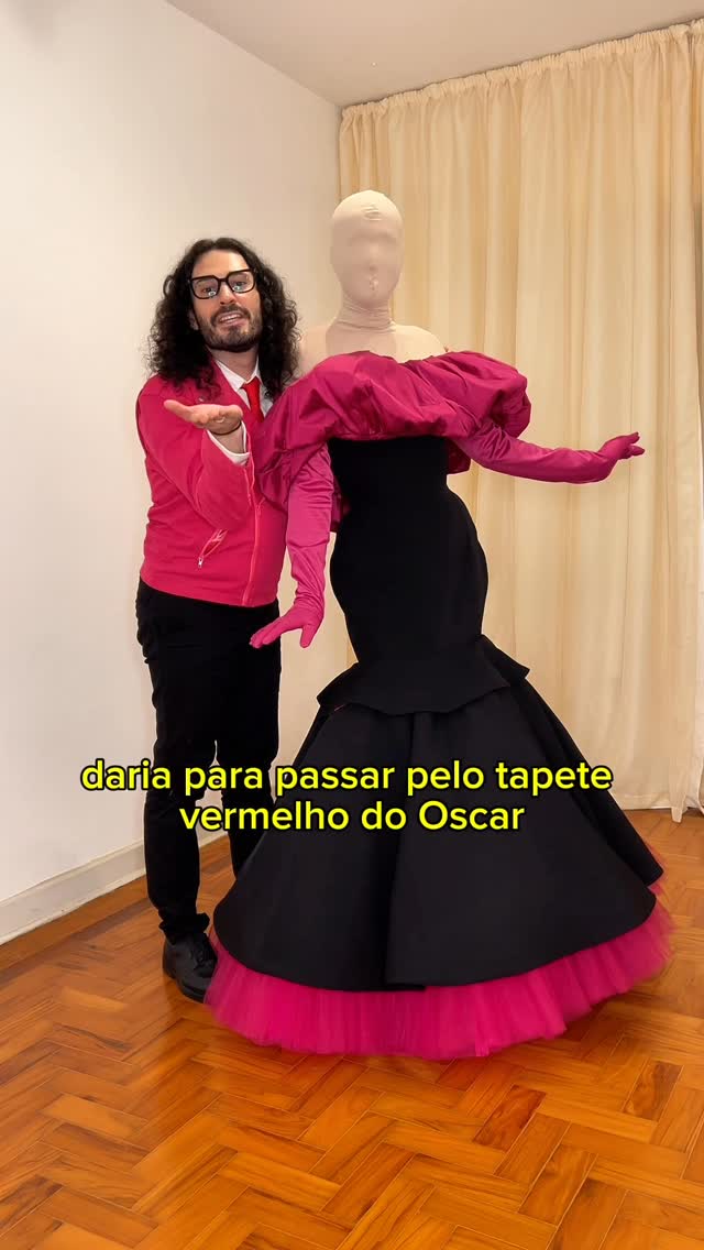 ⚠️AVISO⚠️

Esse não é apenas um vestido preto curto e básico, é um vestido cheio de camadas e revelações! Assista até o final.

#amaraladams #amaraladamsatelier #vestidotransformável #vestidosereia #vestidolongo