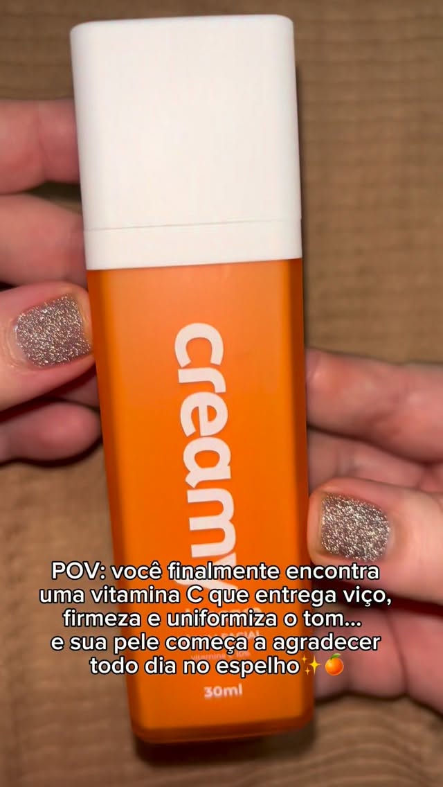 A vitamina C é um dos ativos mais completos da rotina de skincare.
Ela auxilia na luminosidade, na uniformização do tom e na prevenção do envelhecimento precoce, graças à sua potente ação antioxidante ✨🍊
Constância é o segredo para uma pele saudável e radiante. 
#Creamyloversvitac #Creamyugc #vitaminac #skincareroutine #skinglow