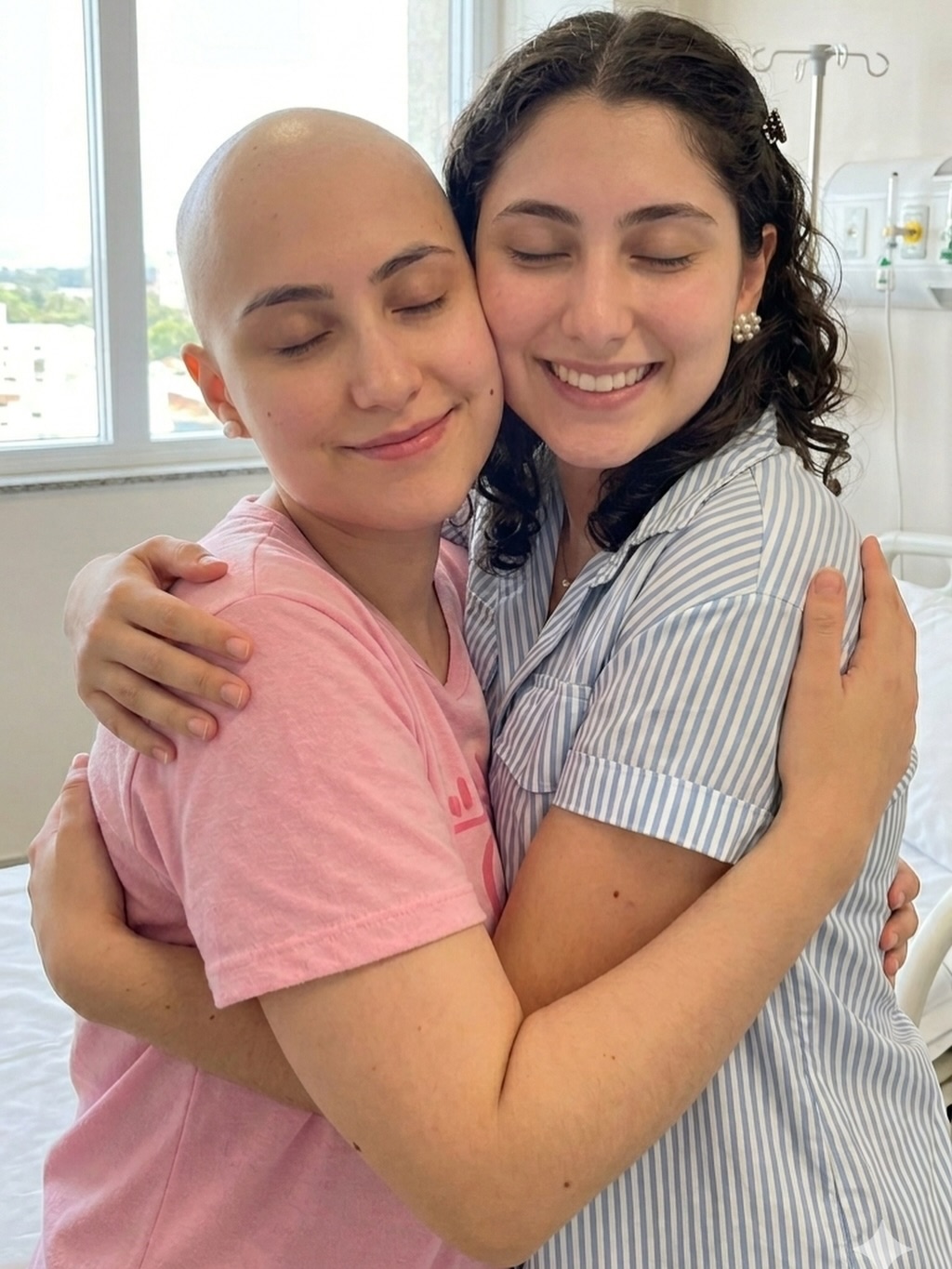 MEU ANIVERSÁRIO DE NOVA VIDA! ❤️

Se eu pudesse voltar no tempo, eu não diria nada. Eu apenas abraçaria essa Gabrielle da foto e ficaria ali, em silêncio, deixando que ela sentisse no meu peito a batida de um coração que ela ajudou a salvar.

Hoje faz 2 anos que recebi o meu transplante de medula óssea. 2 anos que a vida recomeçou.

Olho para a “Gabrielle do passado” e sinto um orgulho que não cabe em mim. Obrigada, minha versão brava, por cada dia que você escolheu aguentar o que parecia insupo