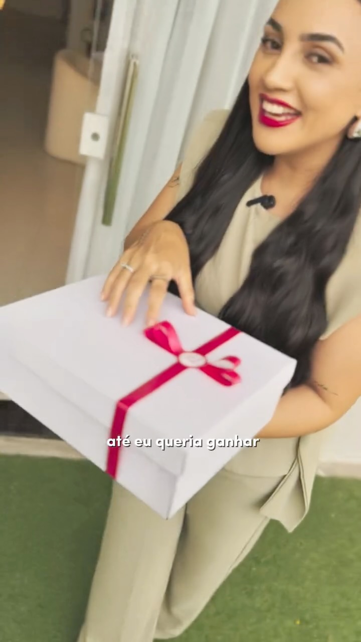 Todo ano preparamos um presente especial para nossas clientes no Mês das Mulheres. 🌷 

Dessa vez, vamos sortear algo que até eu queria ganhar — um dia de atendimentos com todos os profissionais da GC Beauty Clinic.

Além disso, uma caixa com muitos mimos e maquiagens incríveis, uma verdadeira e completa necessê recheada de mimos especiais. 

Para concorrer basta fazer qualquer procedimento até o dia 29 de Março, onde estaremos encerando e contabilizando quem veio. 

Então não perde tempo e agen