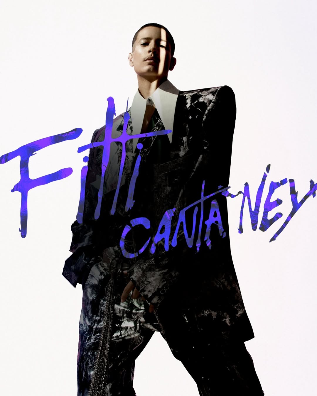 FITTI CANTA NEY com STYLING MEU!

Quando o @fitti_____ me falou sobre o projeto, senti na hora o peso e a potência disso.
Transformar essa fusão de estilos em algo atual 
Não só como citação, mas como parte da própria construção do Fitti agora.
Entre a minha obsessão pelo @neymatogrosso  e uma referência que carrego desde criança, nasceu um processo intenso de pesquisa e criação.
Estreamos. Agora é seguir.

Direção Artística: Marcus Preto @marcuspreto
Styling: Heleno Manoel @helenomanoel
Foto Di