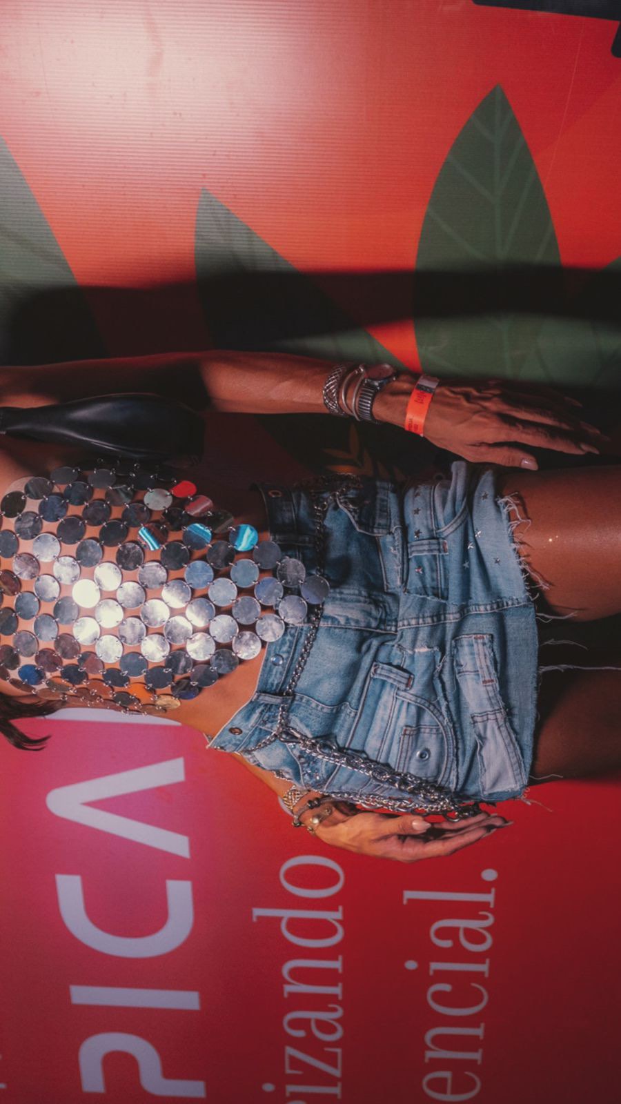 RIARA WEARING @archivesstg FOR CARNAVAL ⭐️

- TBT DO ÚLTIMO LOOK DO CARNAVAL AQUI PARA VOCÊS 🤍 
- TEAM: 🤍
STYLING: @natalianeila
SKIRT: @archivesstg | @renatasantiaago
VIDEO|EDIT: @trelofilms |@carlosraimundocabral 
@camarotearenatropical 

#TBT #Carnaval #model #tbt