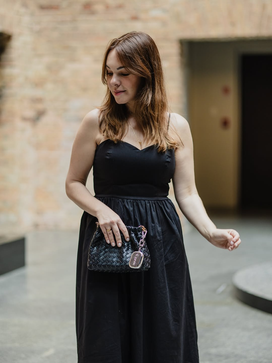 A gente trabalha, mas dá um closinho também. Afinal, não é todo dia que a gente trabalha na Pinacoteca 🤭
📸 @marinhero